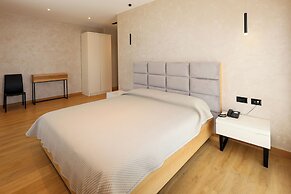 Hotel & Restaurant Grand White City