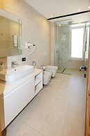 Hotel & Restaurant Grand White City
