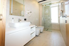 Hotel & Restaurant Grand White City