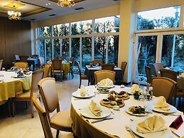 Hotel & Restaurant Grand White City