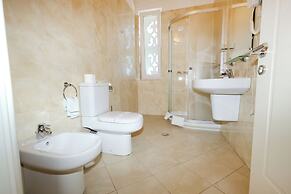 Hotel & Restaurant Grand White City