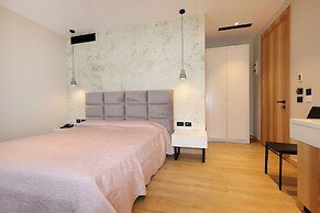 Hotel & Restaurant Grand White City