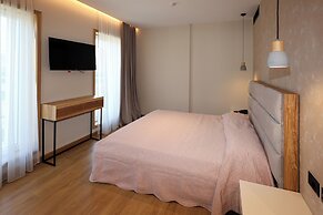 Hotel & Restaurant Grand White City