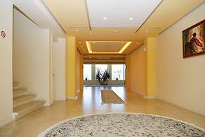 Hotel & Restaurant Grand White City