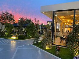 Hotel & Restaurant Grand White City