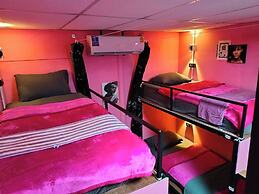 Disco Zoo Bar and Hostel