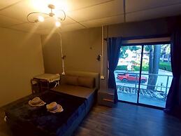 Disco Zoo Bar and Hostel