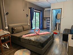 Disco Zoo Bar and Hostel