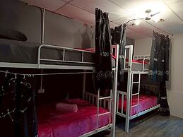 Disco Zoo Bar and Hostel