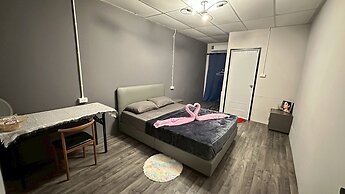 Disco Zoo Bar and Hostel