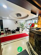 Lal Hotel