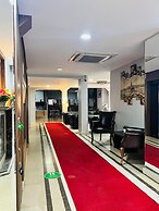 Lal Hotel