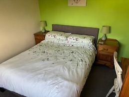 Peaceful Cottage in Sound Healing Retreat