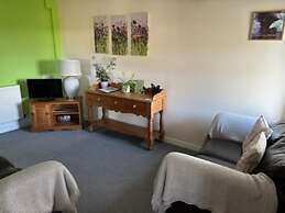 Peaceful Cottage in Sound Healing Retreat