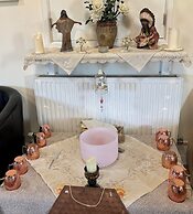 Peaceful Cottage in Sound Healing Retreat