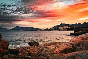 VFH The Castle Bay apartment and terrace