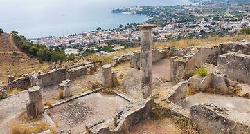 VFH The Castle Bay apartment and terrace