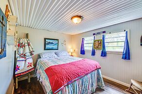 Fenced Yard: Quaint Cabin Near Lake Texoma!