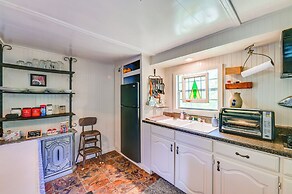 Fenced Yard: Quaint Cabin Near Lake Texoma!