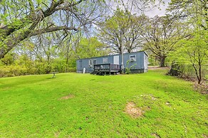 Fenced Yard: Quaint Cabin Near Lake Texoma!