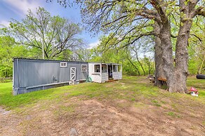 Fenced Yard: Quaint Cabin Near Lake Texoma!