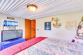 Fenced Yard: Quaint Cabin Near Lake Texoma!