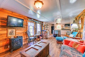 Fenced Yard: Quaint Cabin Near Lake Texoma!