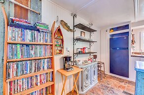 Fenced Yard: Quaint Cabin Near Lake Texoma!