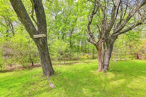 Fenced Yard: Quaint Cabin Near Lake Texoma!