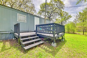 Fenced Yard: Quaint Cabin Near Lake Texoma!