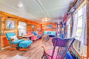 Fenced Yard: Quaint Cabin Near Lake Texoma!