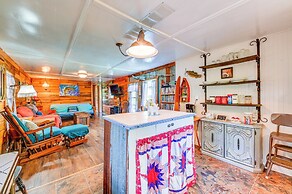 Fenced Yard: Quaint Cabin Near Lake Texoma!