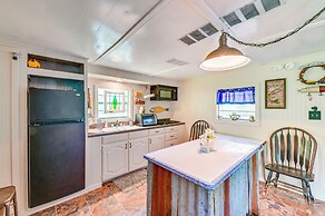 Fenced Yard: Quaint Cabin Near Lake Texoma!