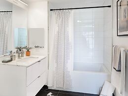 Hu-Hua Business Hotel