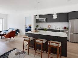 Hu-Hua Business Hotel