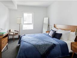 Hu-Hua Business Hotel