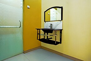 Hotel O Surabaya near Pelangi Park formerly D'best Kutisari