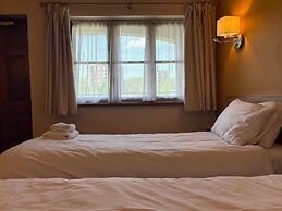 Tollgate Hotel