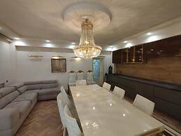 Baku Lake view 3 bedrooms apartment