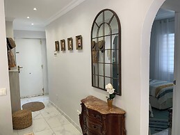 Villa With Pool, Walk to Beach, Restaurants, Shops