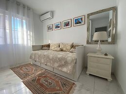 Villa With Pool, Walk to Beach, Restaurants, Shops