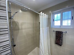 Villa With Pool, Walk to Beach, Restaurants, Shops