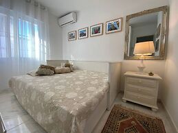 Villa With Pool, Walk to Beach, Restaurants, Shops