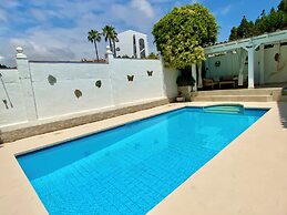 Villa With Pool, Walk to Beach, Restaurants, Shops
