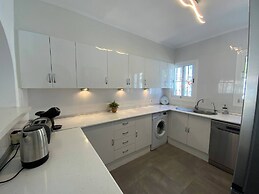 Villa With Pool, Walk to Beach, Restaurants, Shops