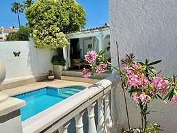 Villa With Pool, Walk to Beach, Restaurants, Shops