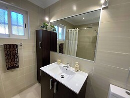 Villa With Pool, Walk to Beach, Restaurants, Shops