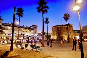 Villa With Pool, Walk to Beach, Restaurants, Shops