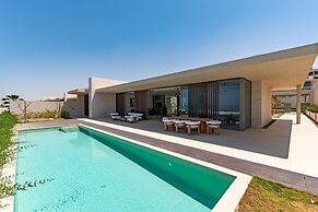 Exclusive 21 Ajman 4BR Villa w Private Pool and Beach