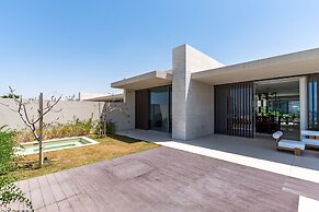 Exclusive 21 Ajman 4BR Villa w Private Pool and Beach